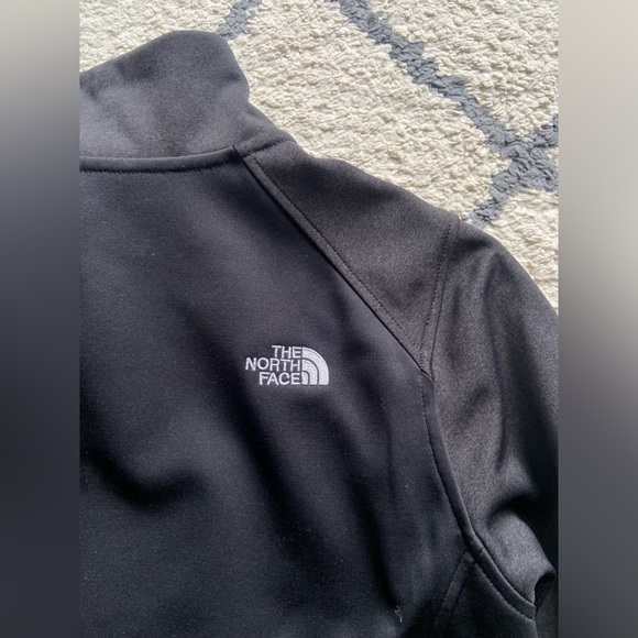 The North Face Soft Shell Jacket - Picture 8 of 10